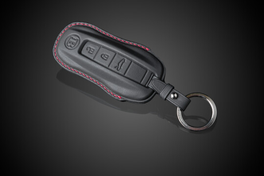 Leather key cover black-red