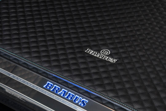 Leather trunk mat quilted 