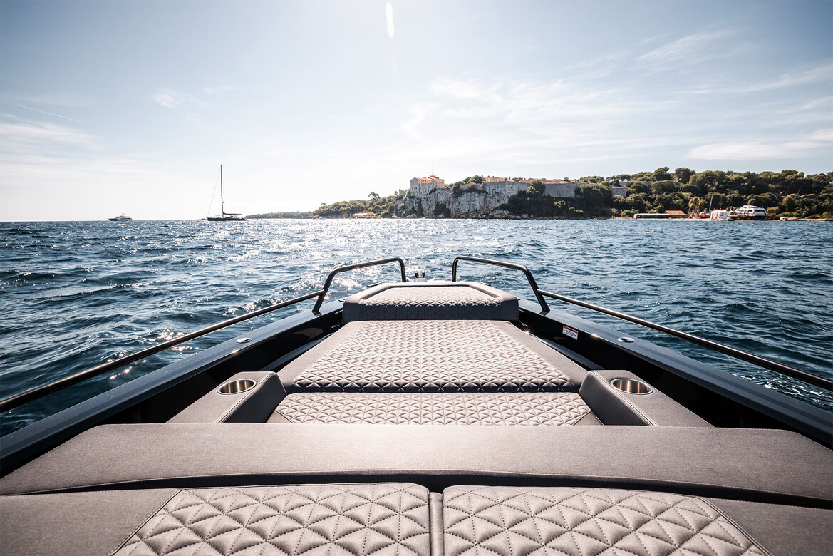 BRABUS%20Shadow%20900XC%20Black%20Ops 0X0A2782 1169x780