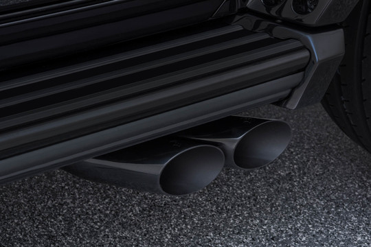 Sport exhaust system with actively controlled flaps