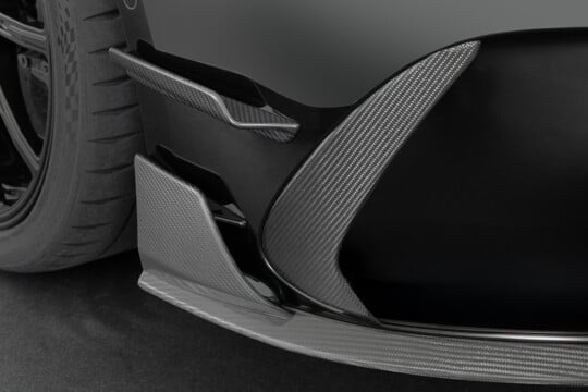 Carbon front spoiler with dive planes