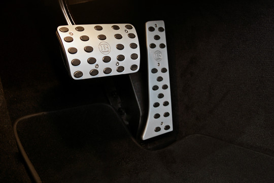 Aluminum pedal pads for manual gearbox, matte anodized