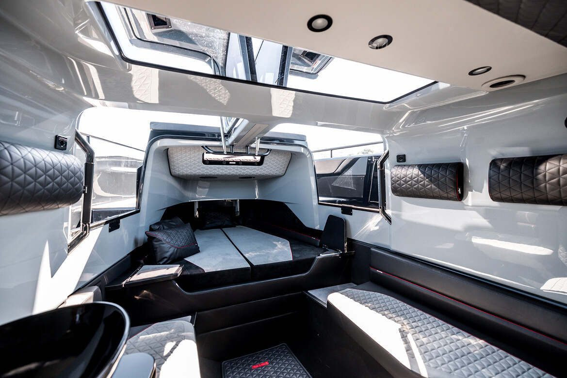 BRABUS%20Shadow%20900XC%20Black%20Ops 0X0A2795 1169x780