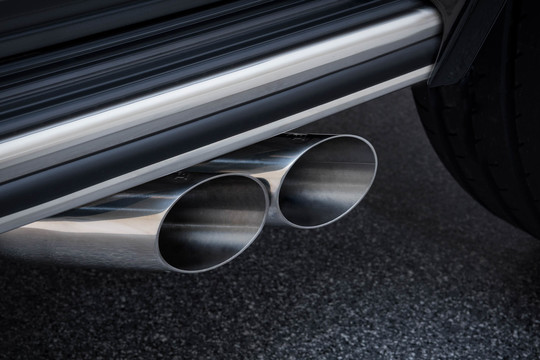 Sport exhaust system with actively controlled flaps - G 500