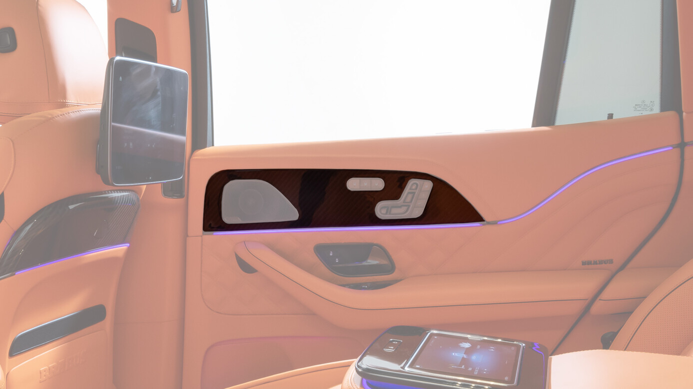 Carbon Signature package interior I 2