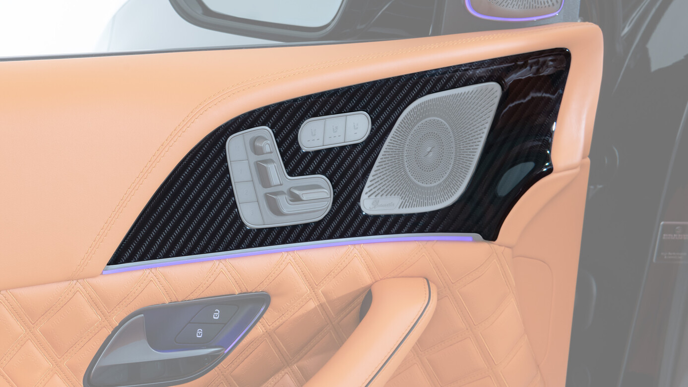 Carbon Signature package interior I 1