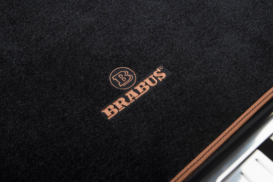 Kofferraummatte Velours mit BRABUS Logo und Nubuk Keder