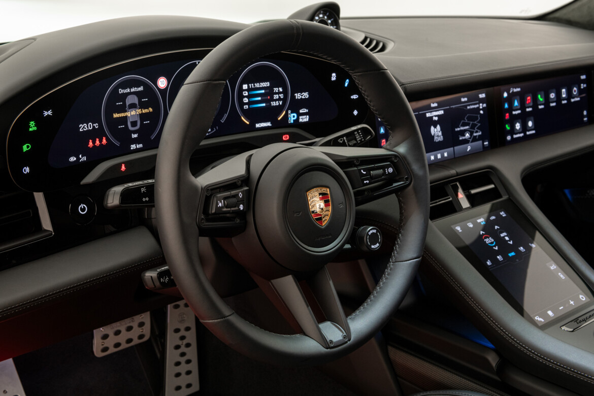 Porsche Interior & Entertainment - Porsche AG